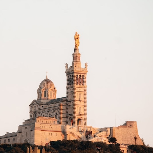 Photo de Marseille de Kaja Sariwating sur Unsplash
